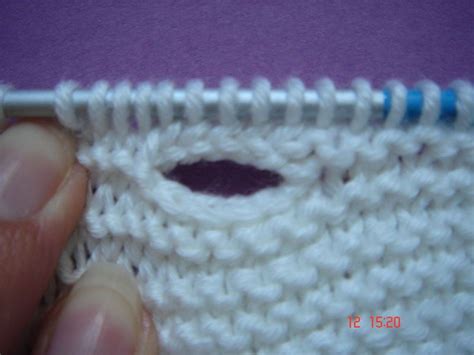 How To Knit Buttonholes This Tutorial Is In French But There Are