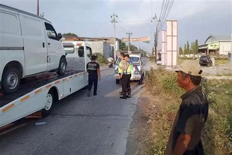 Duar Mobil Gran Max Vs Honda Beat Adu Banteng Di Kartasura Sukoharjo