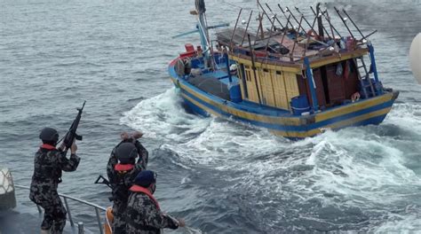 Kkp Tangkap Enam Kapal Ikan Ilegal Berbendera Vietnam Di Laut Natuna