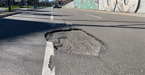 Allarme buche colpa anche della cattiva qualità dellasfalto