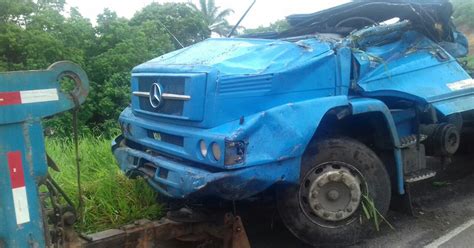 G Caminh O Carregado De Ovos Tomba E Motorista Morre No Sul Da Bahia