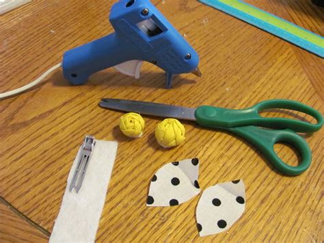 Diy Shoe Clips Made With Ric Rac Felt And A Glue Gun On Offbeat Wed