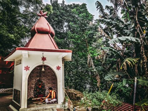 Photostory on Umananda Temple in Guwahati - Life and Its Experiments