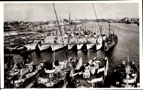 Foto Ansichtskarte Postkarte Deutsche Kriegsschiffe Im Hafen