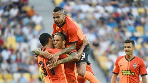 Dentinho E Marlos Marcam Shakhtar Vence O Lviv E Segue 100 De