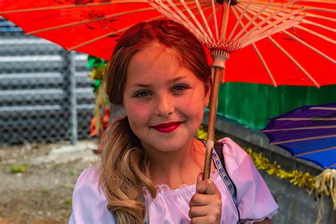 Sunlive Kiwifruit Celebrated In Te Puke Christmas Parade The Bay S