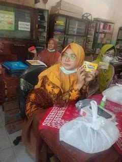 Smp Pgri Surabaya Dan Sds Al Ikhlas Surabaya Peduli Kepada Wali Murid