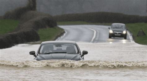 5 Effective Tips On How To Drive Your Car Through Floods