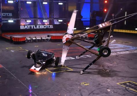 Mammoth vs Tombstone teaser : r/battlebots