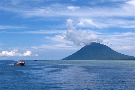 Bunaken Island, Indonesia. VIRTOURIST.COM BUNAKEN