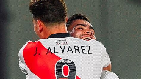 Histórico Julián Álvarez marcó seis goles y River aplastó 8 1 a