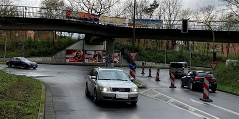 Nach Unfall Auf Der Herzlia Allee Autofahrer Missachten Warnbaken