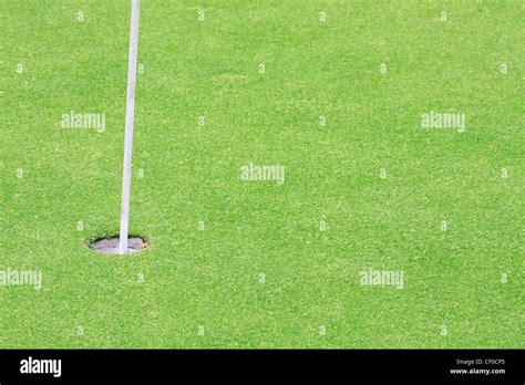 Golf hole flag hi-res stock photography and images - Alamy