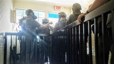 Police Release Behind The Scene Photos Of Tulsa Motel Standoff