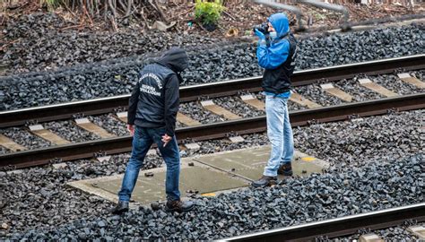 Ritardo Treni Per Un Cadavere Sui Binari A Settimo Torinese Sospese