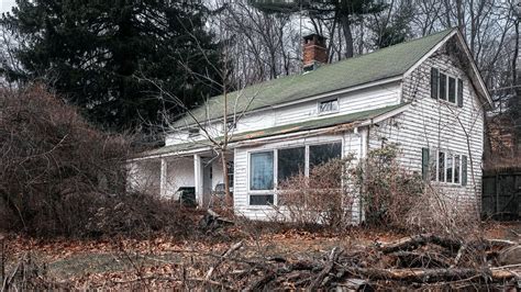 Abandoned Killers Home Eerie Relics Left Behind