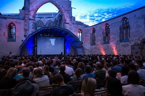 Open Air Kino In Der Katharinenruine Bild Matthias Fetzer Stadt