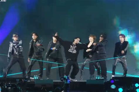 Watch Bts Gives St Ever Live Performance Of Run Bts At Busan