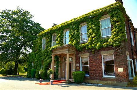 Farington Lodge Hotel Wedding venue | Bridebook