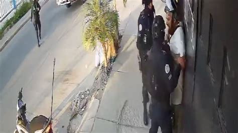 Captan En Video A 4 Policías De León Golpeando A Hombre Ya Son Investigados Periódico Am