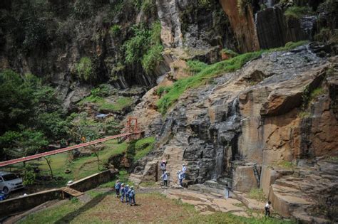 Wisata Alam Curug Batu Templek Cimenyan Republika Online