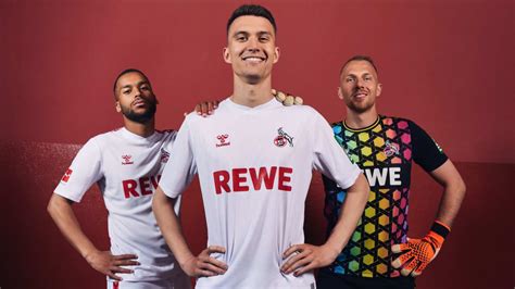 1 FC Köln spielt 2023 24 zu Hause in weißen Trikots kicker