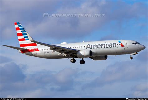 N987AN American Airlines Boeing 737 823 WL Photo By Wilfredo Torres