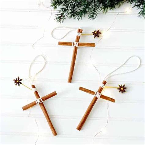 How to Make Fragrant Cinnamon Stick Ornaments for Your Christmas Tree