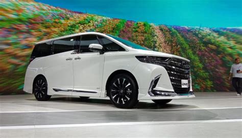 Harga Alphard Hybrid Sentuh Rp Miliar Begini Spesifikasinya