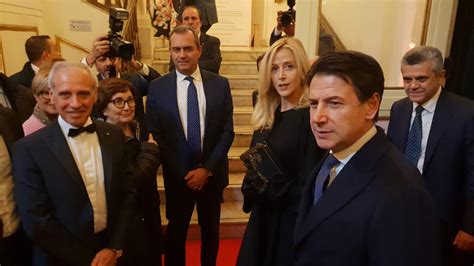 A Napoli La Prima Uscita Pubblica Ufficiale Del Premier Conte Con La