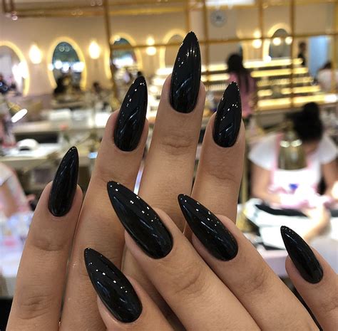 Pin By Yinet On Nailed Long Black Nails Black Acrylic Nails Stiletto Nails