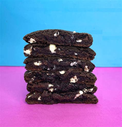 Decoding Midnight Cravings: Understanding, Managing, and Indulging Wisely