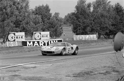 Pedro Rodriguez Lucien Bianchi Ford Gt40 Le Mans 1968 Old Motor Racing