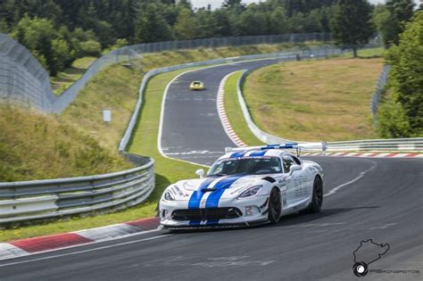 Dodge Viper Acr Auf Der Nordschleife Min Addicted To