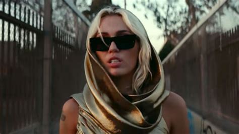 Flowers Miley Cyrus Romanaelita