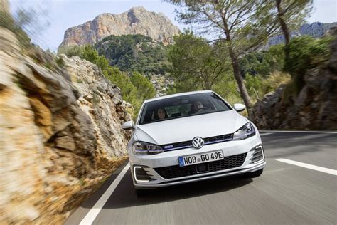 Volkswagen Golf Gte Review Changing Lanes