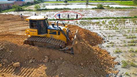 Omg Job With Best Experience Skills Operator Bulldozer Pushing Dirt On