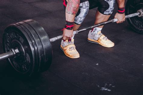 Heavy Deadlift Benefits: 7 Advantages of Deadlifting Heavy 2023