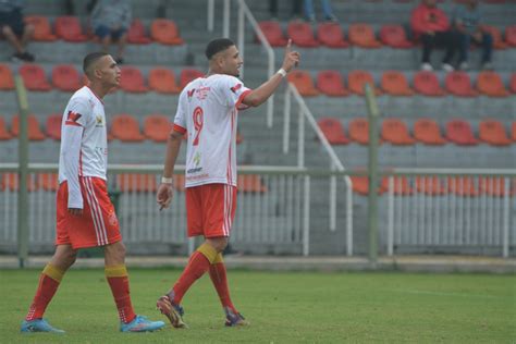 União Mogi goleia o Atlético no clássico e assume a liderança na