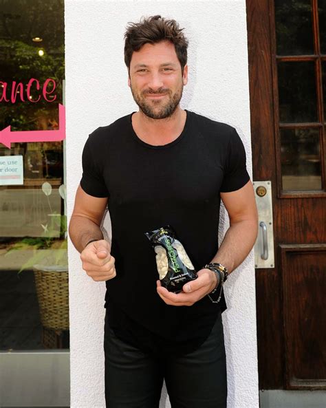 MAKSIM CHMERKOVSKIY EATS WONDERFUL PISTACHIOS