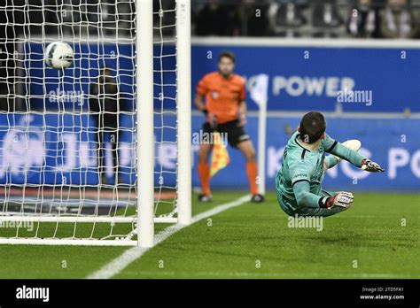 Goalkeeper Leysen Hi Res Stock Photography And Images Alamy