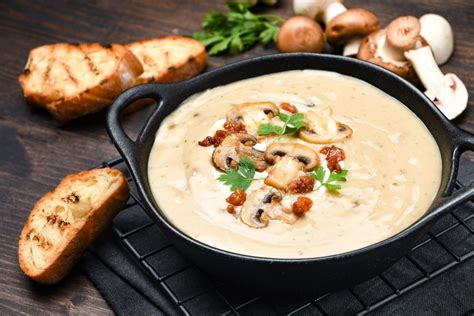 Sabores da Floresta Sopa Cremosa de Cogumelos Toque de Pão e