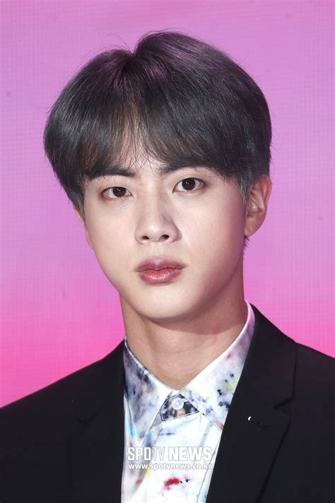 포토s 방탄소년단 진 심쿵 눈맞춤