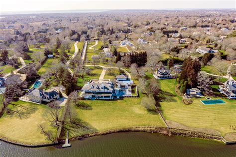A Wave of New Yorkers Displaced by COVID Is Upending the Hamptons