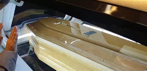 Stamattina All Alba Nel Cimitero Di Partinico I Funerali Di Francesco