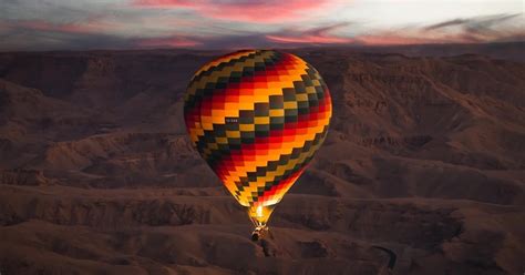 Luxor Paseo en globo aerostático sobre las reliquias de Luxor al