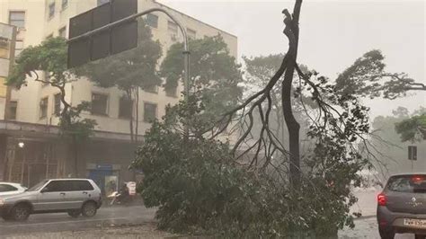 Chuva De Granizo Atinge Bairros De Bh Nesta Segunda Feira V Deo Clm