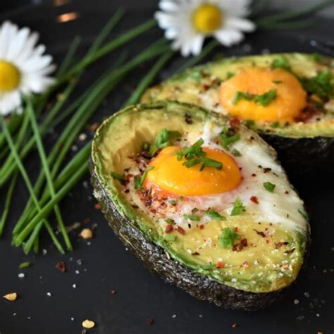 Lekker Ontbijt Avocado Met Ei Uit De Oven