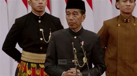 Jokowi Kenakan Baju Adat Betawi Di Sidang Tahunan Pdip Tak Lihat Kode