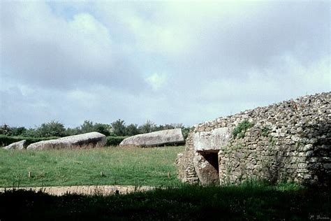 La Table Des Marchands Et Le Grand Menhir Bris Nikon Fe P Flickr